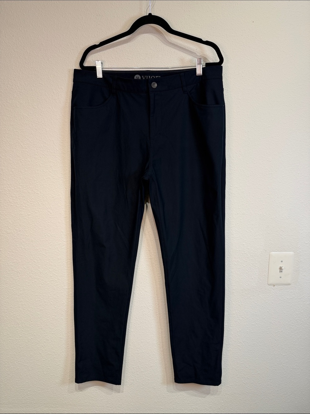 Vuori size 36 men’s straight leg Meta pants no signs of wear - Picture 3 of 7
